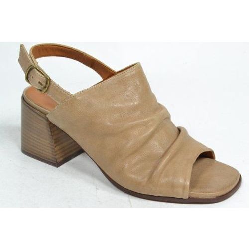 MAT:20 Sandaal Beige